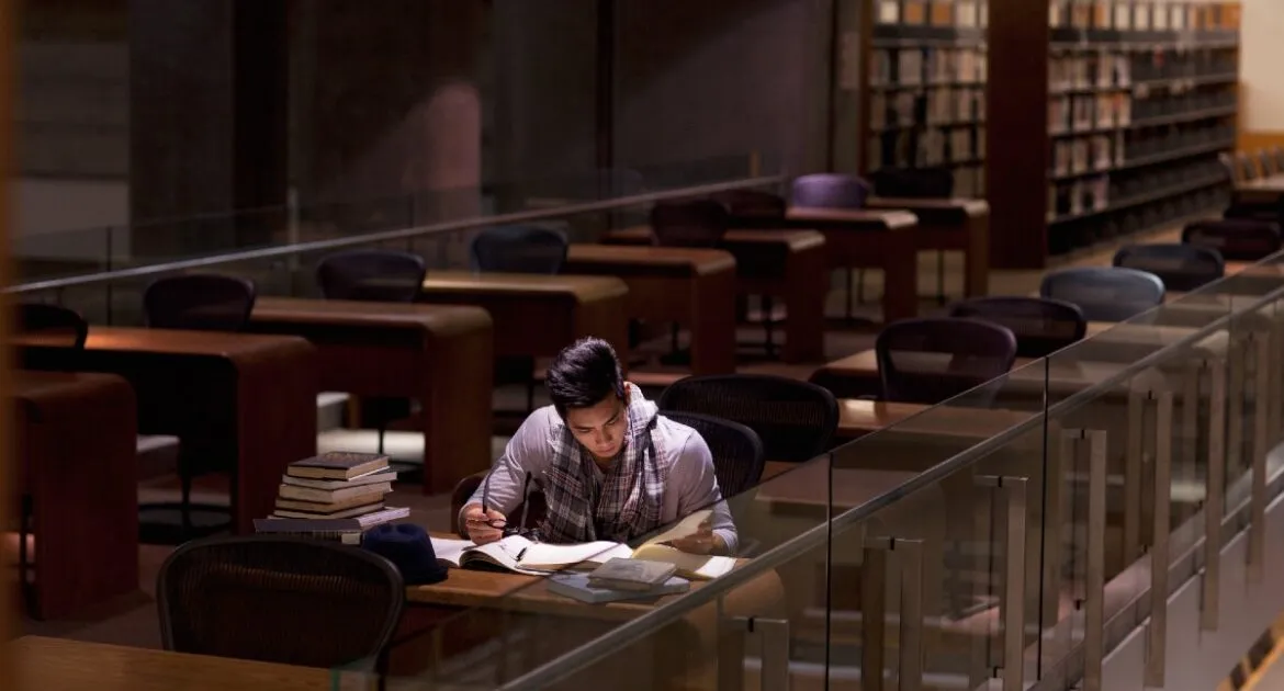Student in library researching