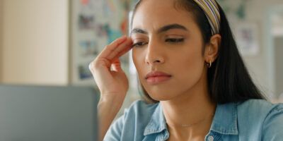 female student looking confused as she reads article called What NOT to do as a new PhD student